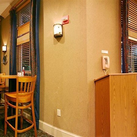Mainsail Tampa Extended Stay エクステリア 写真