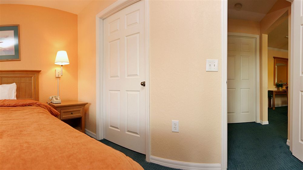 Mainsail Tampa Extended Stay エクステリア 写真