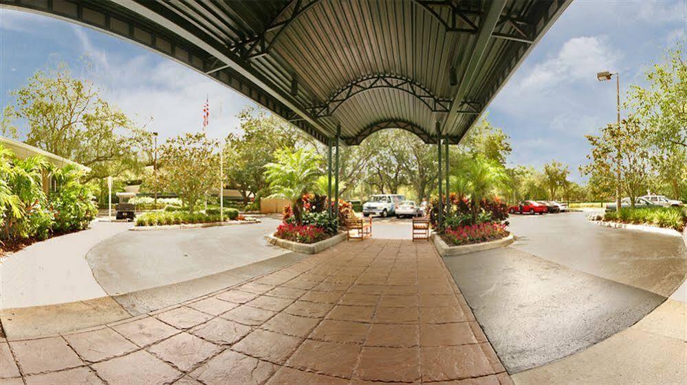 Mainsail Tampa Extended Stay エクステリア 写真